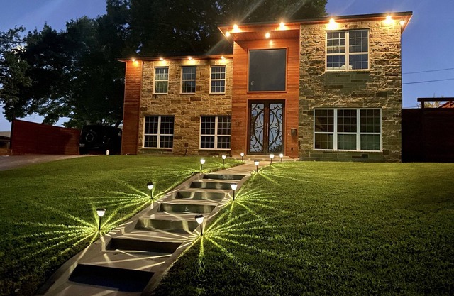 Luxury Modern House 7 bed 4 bath.