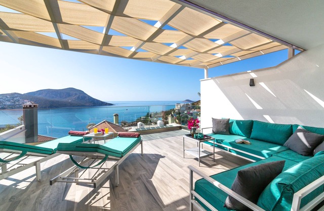 Luxury Modern Two En Suite Bedroom Villa With Private Pool. Close To Town.
