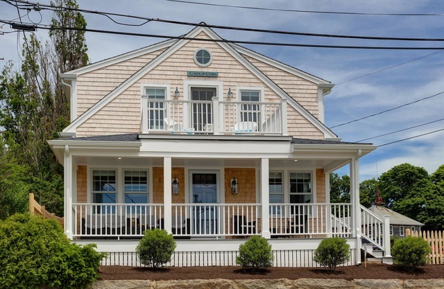 Luxury Monument Beach Villa/Short term rentals