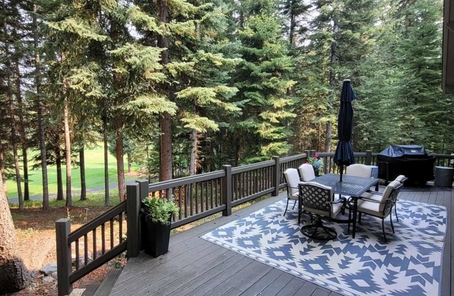 Luxury Mountain Family-Friendly Home on Golf Course - walk to lake & town