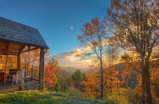 Luxury Mountain Home w/Pristine Views and Trails near Asheville, 30 mile views!
