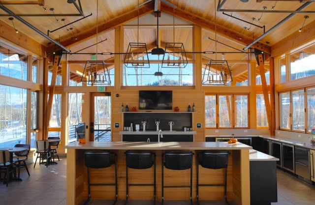 Luxury Mountain Retreat - pool+hot tubs