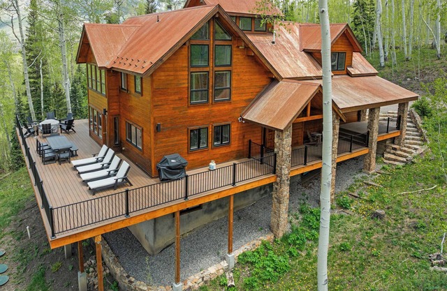 Luxury Mountain Retreat with Hot Tub and Views