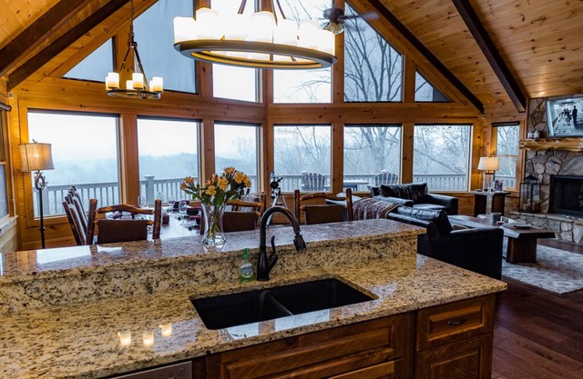 Luxury MTN House *Breathtaking Views* Hot Tub* 2 Outdoor Fireplaces *Fire Pit