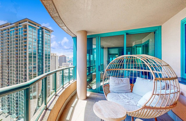 Luxury ocean-view condo with balcony, rooftop pool, hot tub, grills, & fast WiFi
