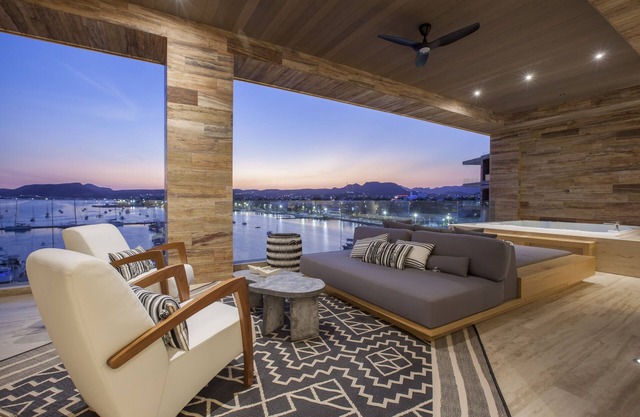 Luxury Oceanfront Penthouse Condo with pano views