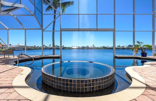 Luxury on Eight Lakes - Gulf Access & Pool table