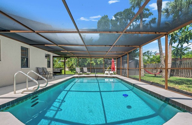 Luxury Paradise 4 Bedroom House with Heated Pool