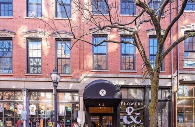 LUXURY PENTHOUSE | MODERN DESIGN | OLD PORT DOWNTN