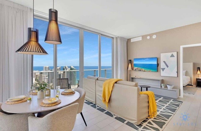 Luxury Penthouse - View of a Lifetime - Complementary Parking