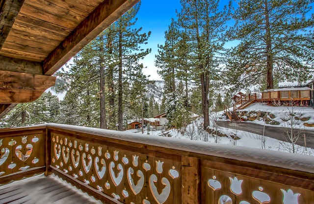 Luxury Petite Chalet with Views, Across From the Lifts