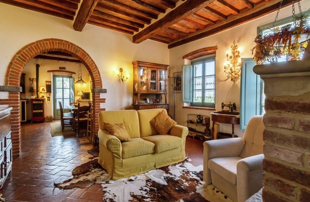 Luxury pool villa in Cortona