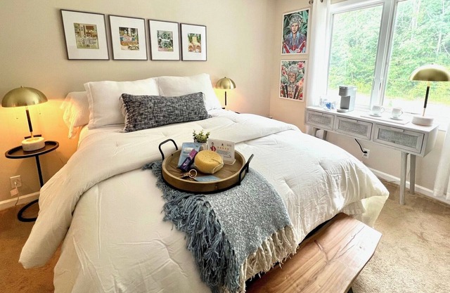 Luxury private 1Bed & Bath Bed &Breakfast optional.