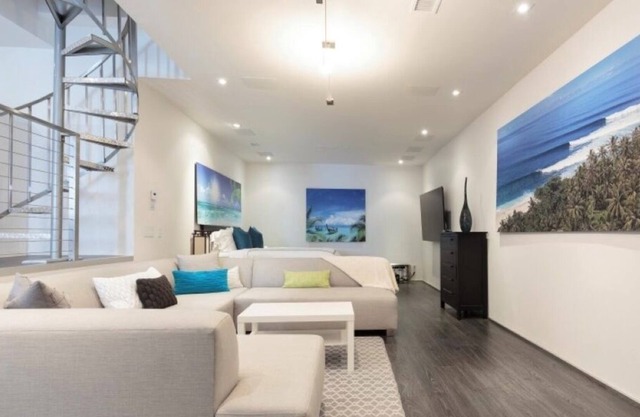 Luxury Private Studio awaits you by LAX and Beach