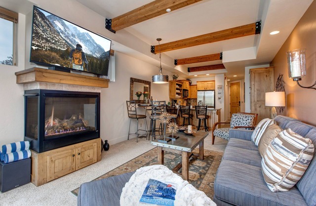 Luxury Redstone Condo, Hot Tub, Shopping, Trails & Recreation Center -Park City Newark 5