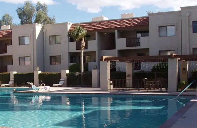 LUXURY RESORT CONDO-WALKABILITY TO ALL OF OLD TOWN