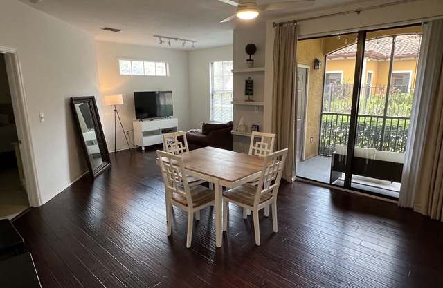 Luxury resort-style 2 Br 2 Bath, pool, tennis court, parking, gym, fountain lake