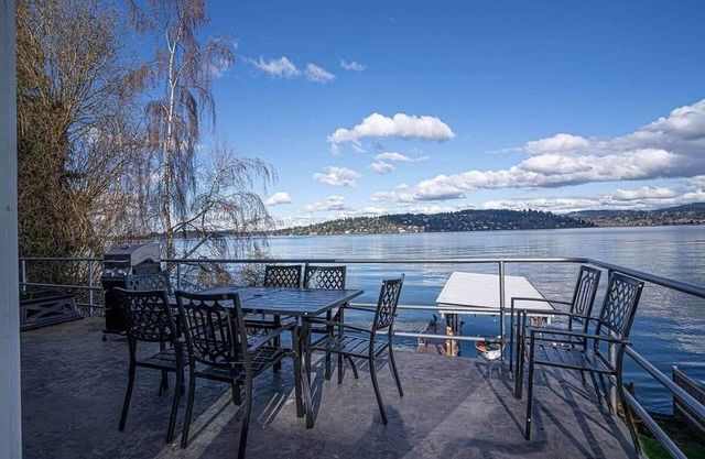 Luxury Retreat with Spectacular Lake WA Views