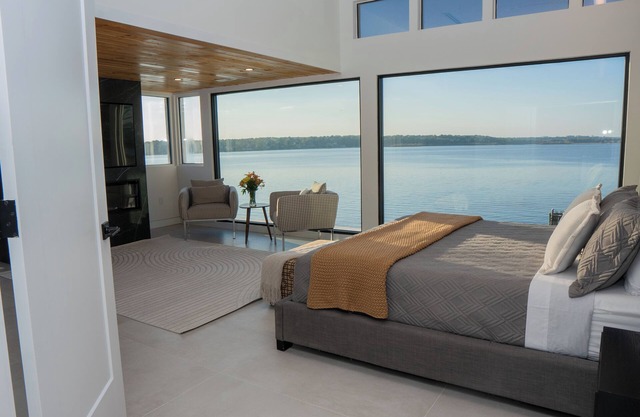 Luxury Riverfront home - breathtaking view and BRAND NEW - 20 min from DC.