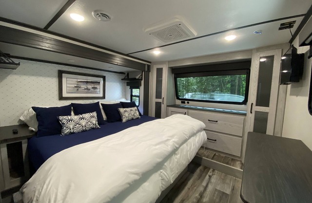 Luxury RV get away near Kport