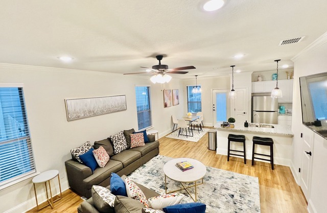 Luxury San Antonio Townhome By Sea World/SixFlag/Lackland AFB