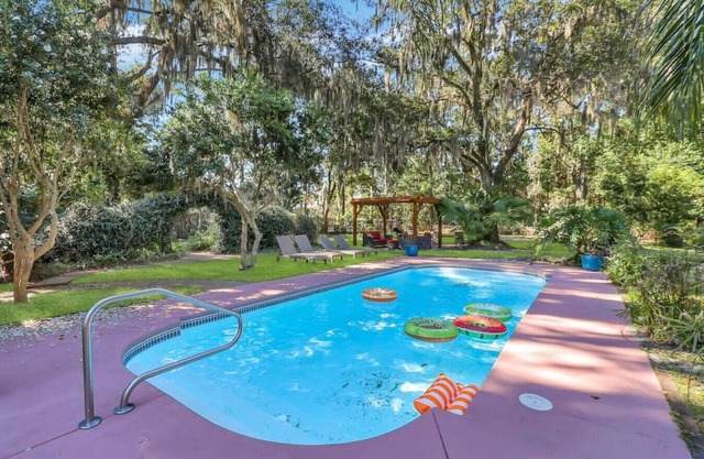 Luxury Savannah Retreat (Heated Pool+Pet Friendly)