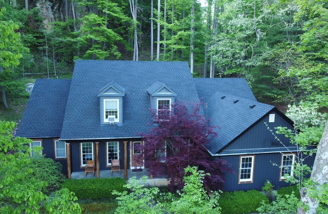 Luxury secluded mountain view cabin| Theater | Hottub | Firepit