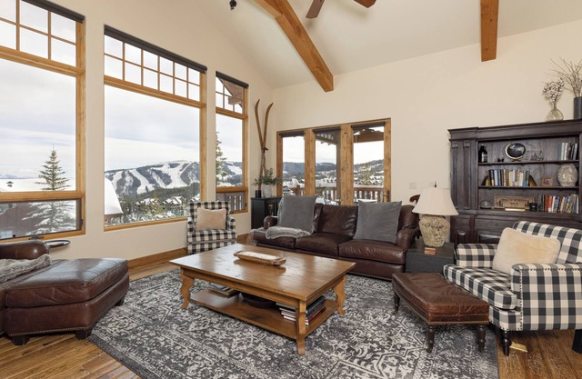 Luxury Ski-in/Ski-out w/Private Hot Tub in Moonlight Basin - Alpine Meadows - The Eagles Nest