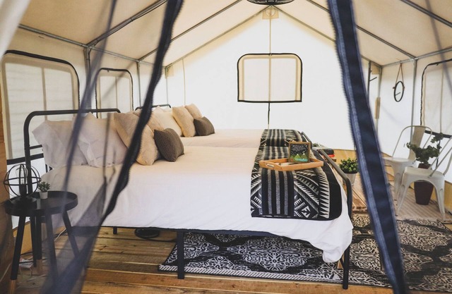 Luxury Spacious Glamping, Lake View, Grill, Pool, Pet Friendly, Swim