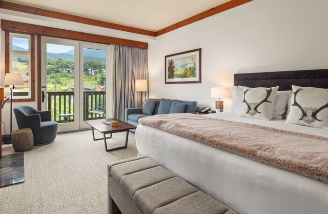 Luxury Studio at Spruce Peak Lodge – Stunning 4th-Floor Mountain Views, Steps to the Lifts!"