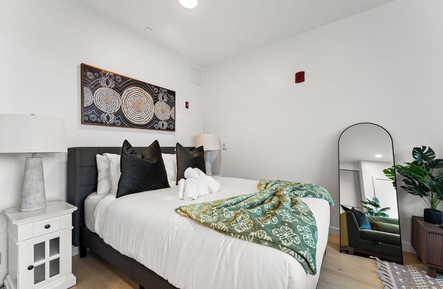 Luxury Studio Next to Broadway 3331