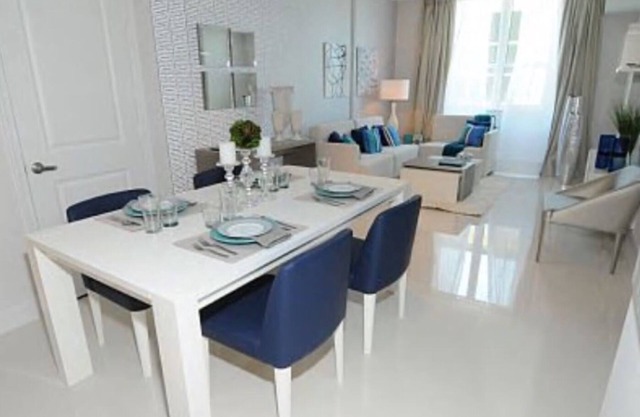 LUXURY Suite by the Beach!