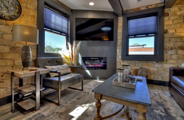 Luxury suite in DT Blue Ridge - Modern Industrial loft @ The Penthouses on Main
