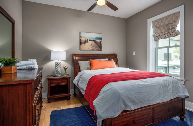 Luxury Thames St 3BR w/Parking