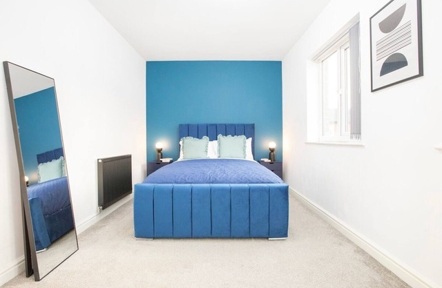 Luxury Three Story Townhouse Free Parking on Drive