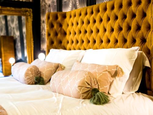 Luxury Travel Emporium YO1 - Exquisite 400 Year Old, City Centre Townhouse