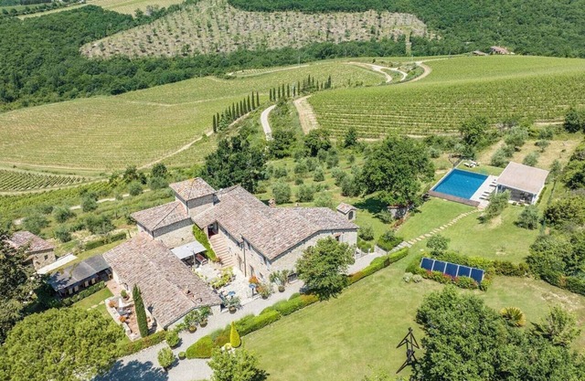 Luxury Tuscany Hillside Villa With Heated Pool Close to Chianti Towns and Siena