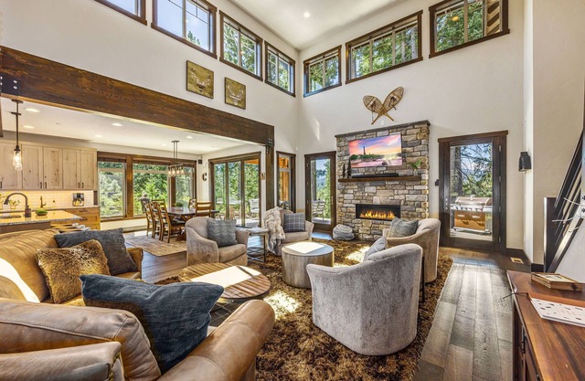 Luxury Upgraded Free + Scenic Forest Views+ 5 EnSuites+Your Seasonal Surprise