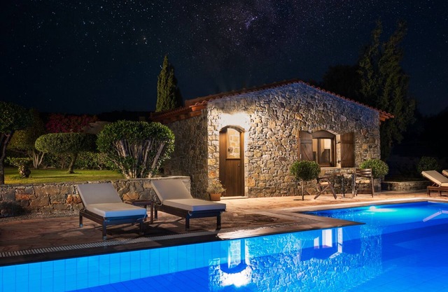 Luxury villa by the pool in Crete