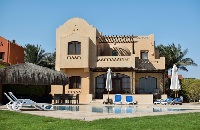 Luxury villa, centrally located, private pool and free view