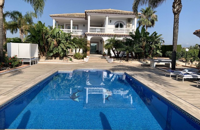 Luxury villa w/stunning views in 2 acres of rural countryside - 30m from coast