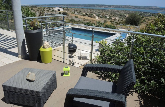 Luxury villa, exceptional sea view, heated pool, May to October 4 bathrooms