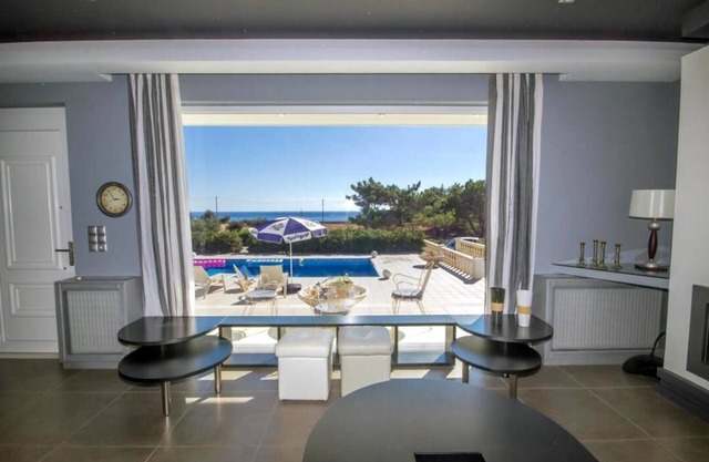 Luxury villa in the best beach location!