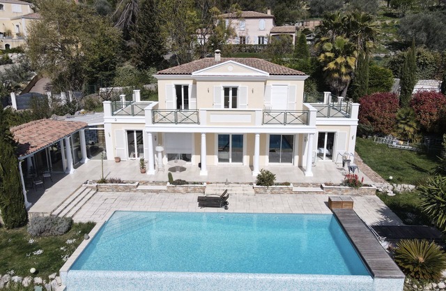Luxury villa on the heights of Nice