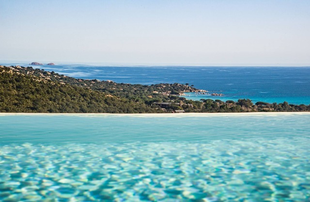 luxury villa SEA VIEW pool on the heights of Santa Giulia 6-8 pers