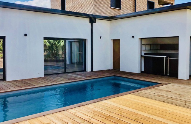 Luxury villa with pool and spa for 8 people