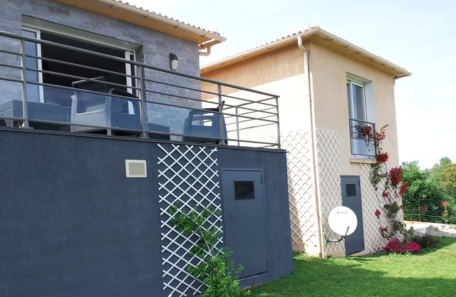 Luxury villa with 110m2 swimming pool welcoming 6 people