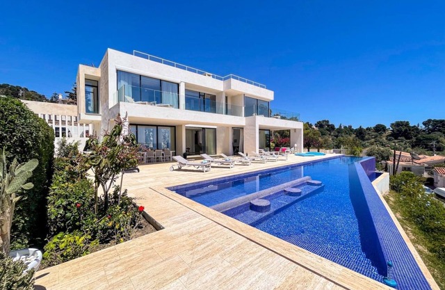 Luxury Villa with Infinity Pool, Sea View, Mountain View, Wi-Fi, A/C, Terrace & Garden