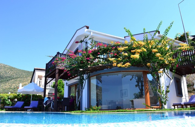 Luxury villa with private infinity pool and jacuzzi within 80metres of the sea