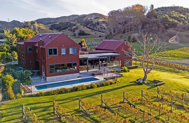 Luxury Vineyard Lodge in the Hawkes Bay